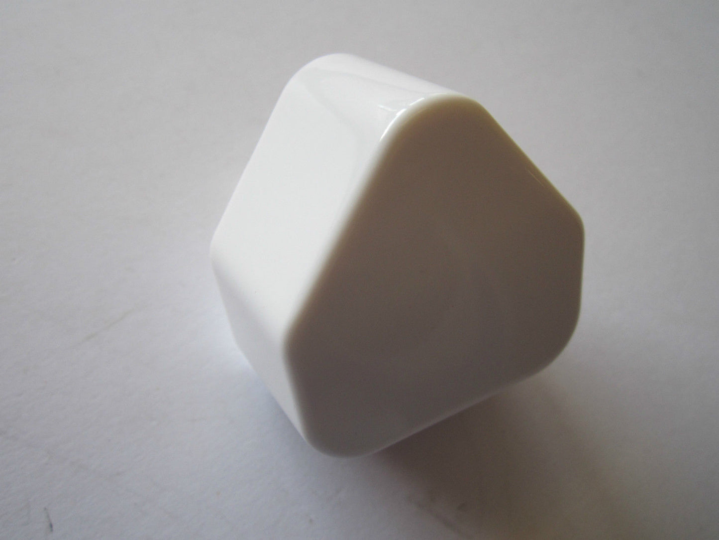 5V 2A White Mains 2-USB Port Plug for iPhone 5 and iPod Classic