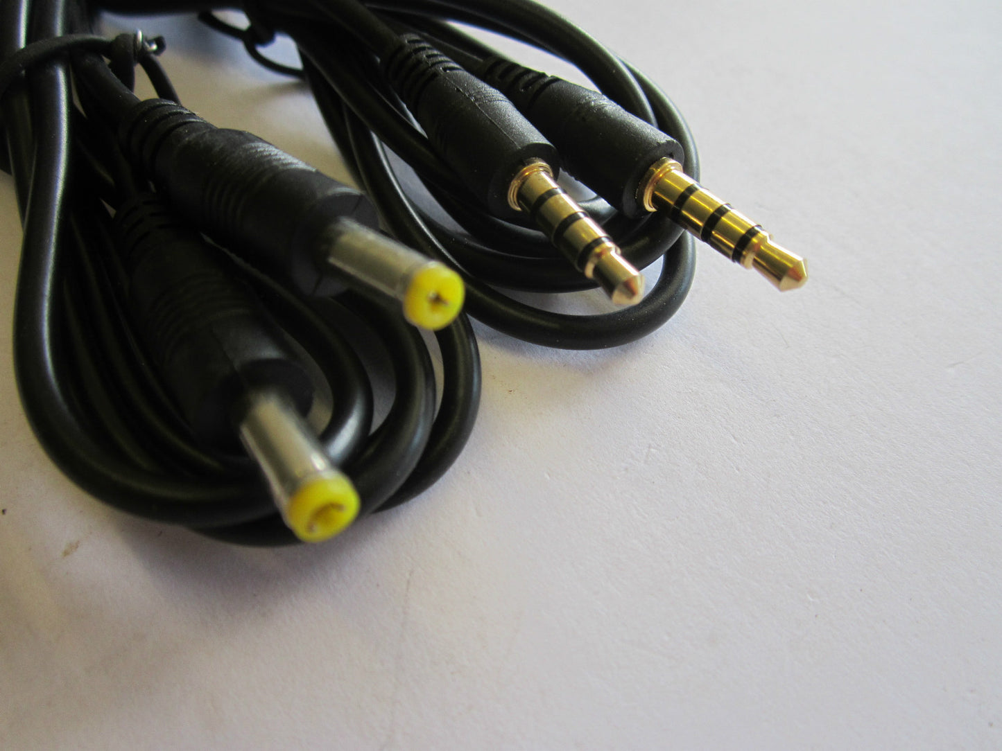 Dual Twin Screen Connect Cable Lead for Bush DVD9957BUK Portable DVD Player