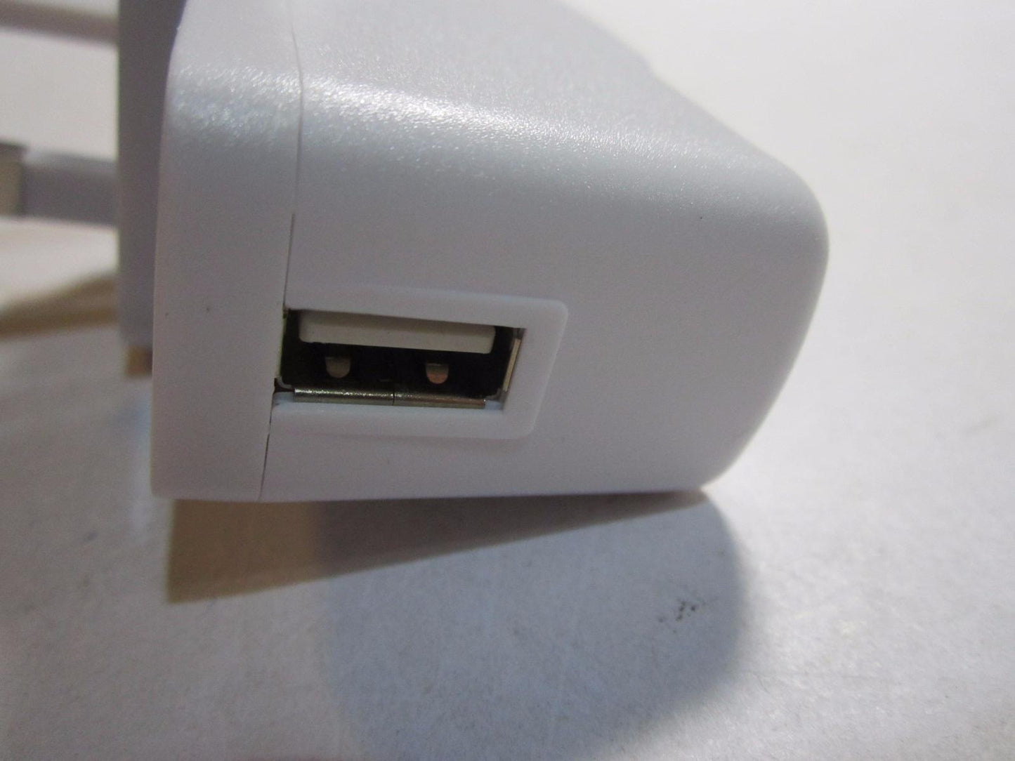 White Replacement for 5V 2.0A Switching Adapter model ADS-10BA-06 05010G