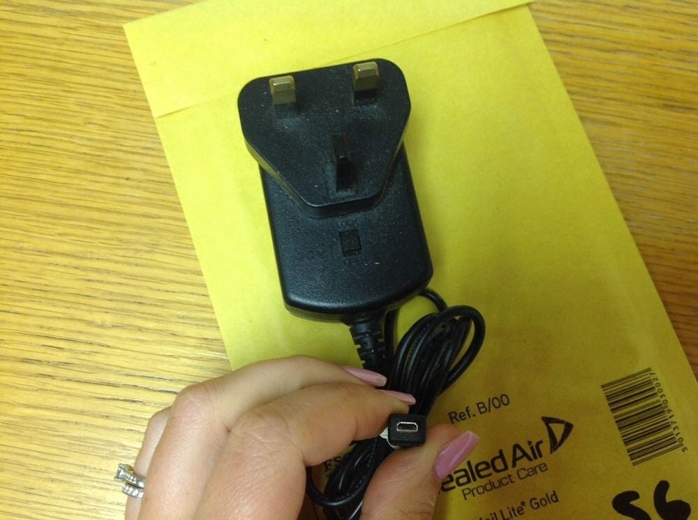 Genuine DVE Switching Adapter DSA-10p-05 050100 5v 2a Uk Plug