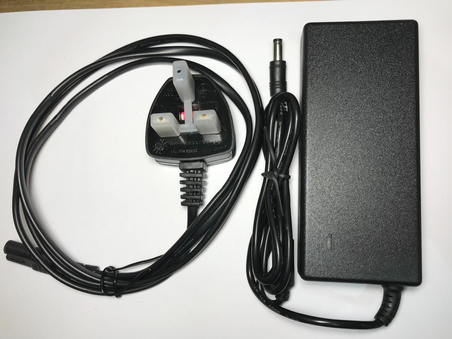 12V 6A Descktop Mains AC-DC Adaptor Power Supply 5.5mm x 2.1mm / 2.5mm + UK Lead