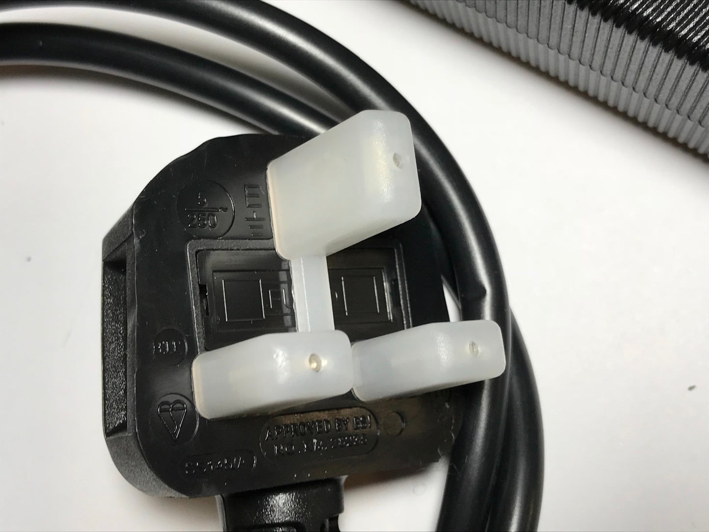 UK Plug 48V 2.5A AC-DC Adaptor Desktop Power Supply PSU 5.5x2.1 5.5x2.5 DC Plug