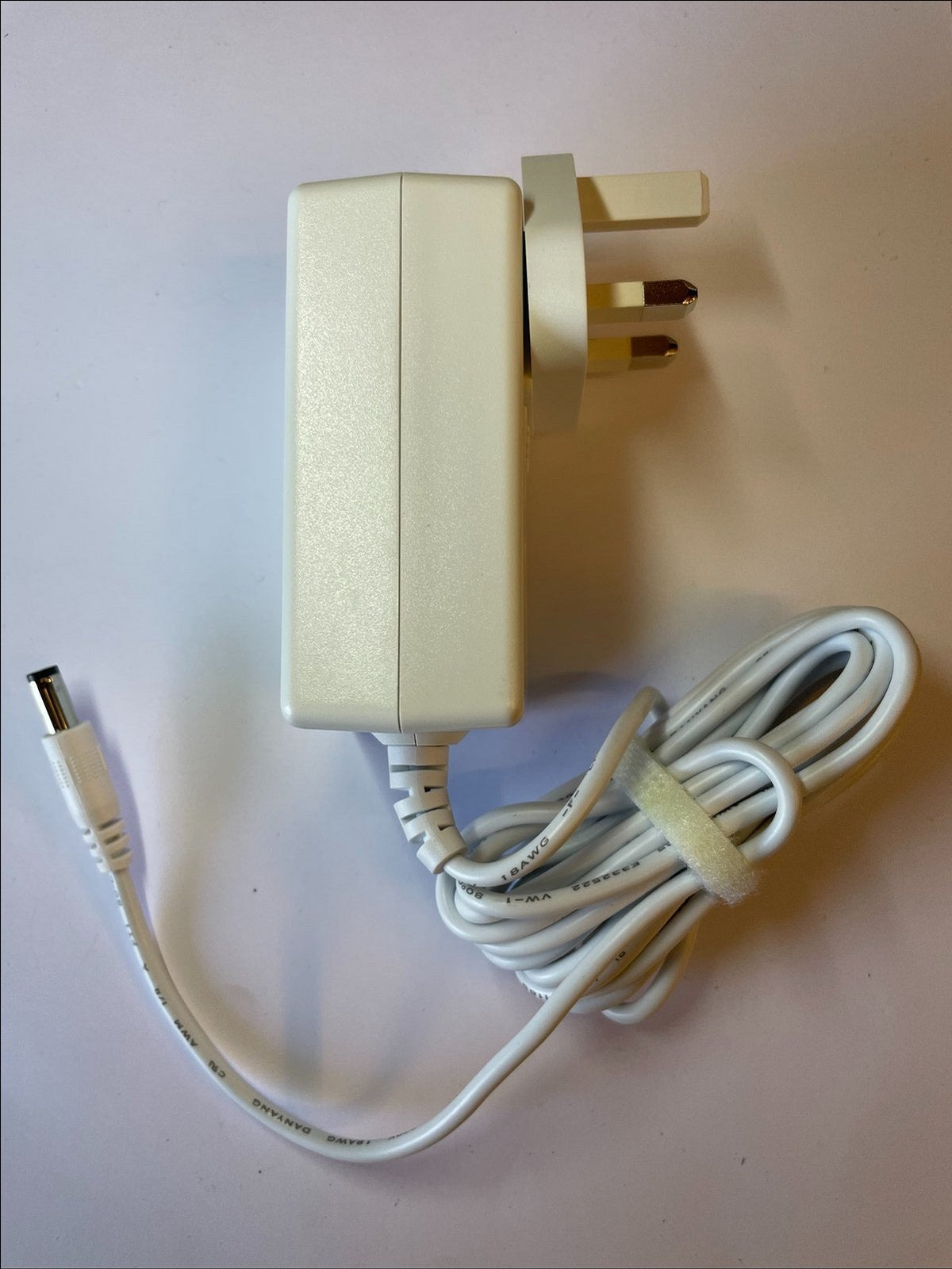 WHITE UK 18V 2A 18.0V 2.0A DYS Switching Mode Power Supply DYS40-180200-15915E