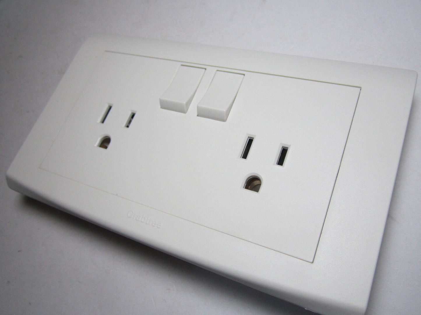 USA CRABTREE SIMIA UT062 15A 2 GANG HORIZONTAL UL SWITCHED PLUG SOCKET AMERICAN
