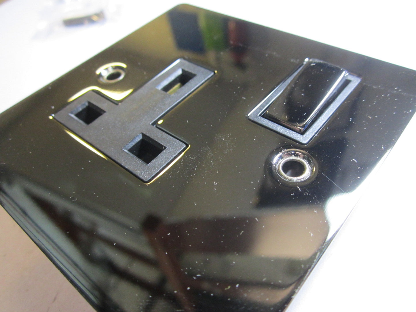 Volex 1 Gang Switched Socket 13A Double Pole Black Interior Black Nickel Flat