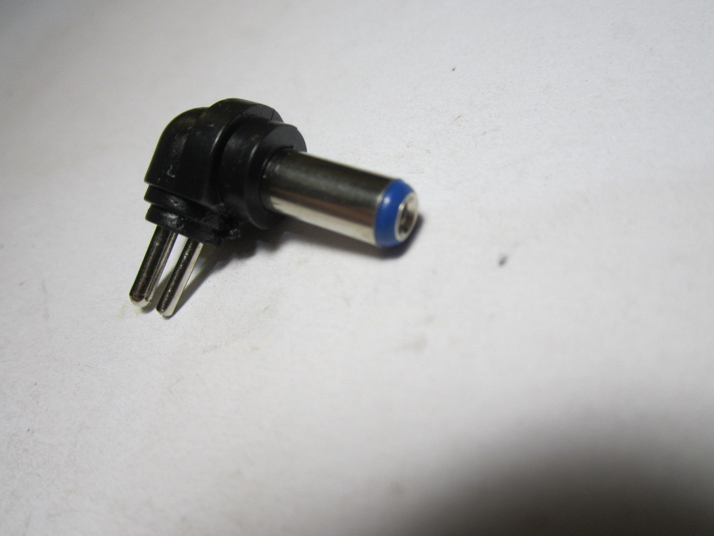 2 Pin Push on Universal Connector Tip with 90 Degree Corner Size 5.5mm x 2.1mm