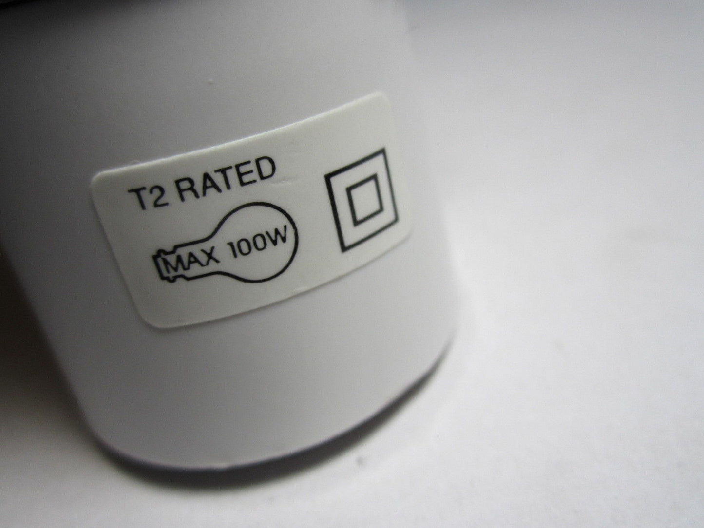 White MARBO Lampholder with Cordgrip C0050 T2 Rated Max 100W Light Fitting