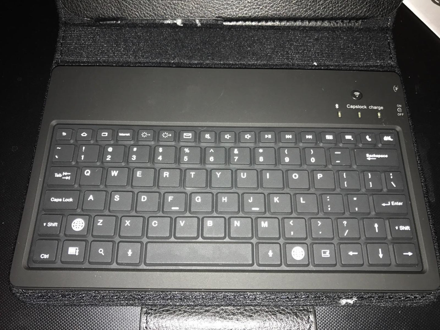 Bluetooth Keyboard Leather Carry Case/Stand for 7" Inch HTC Flyer EVO View 4G