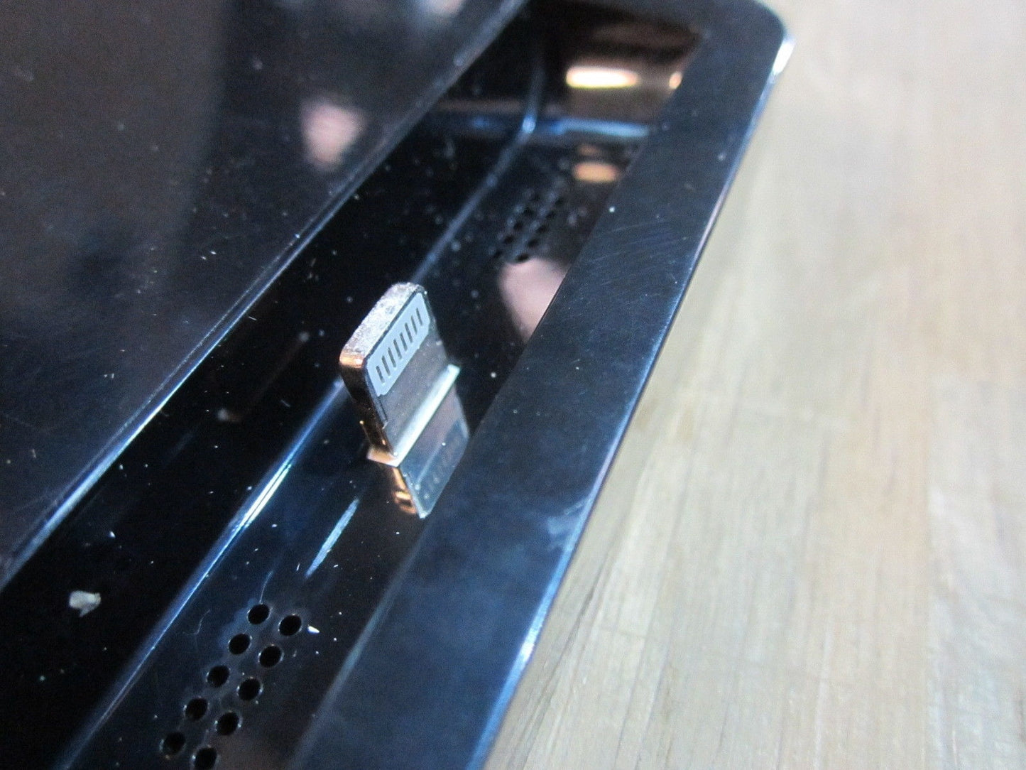 Black Iphone 5 Upright Charging Docking Station Dock