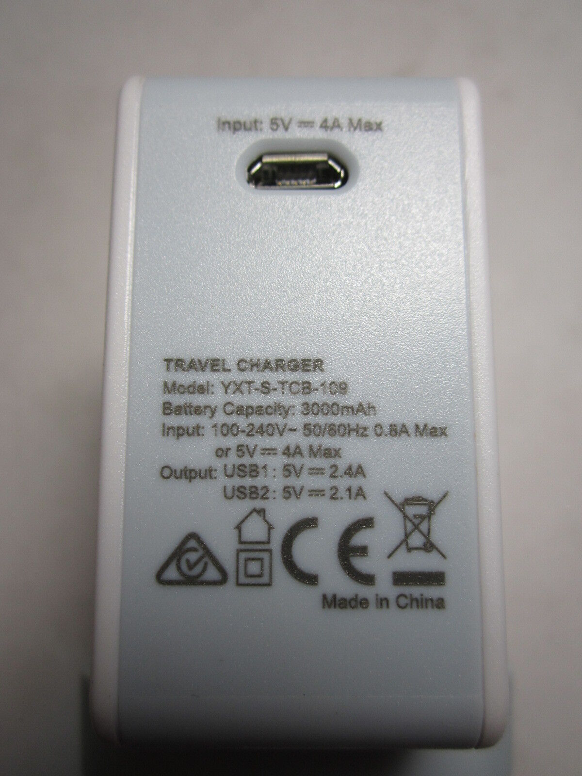 UK 5V 2.4A + 5V 2.1A Dual USB Mains Charger Adaptor + Power Bank 3000mAh Battery