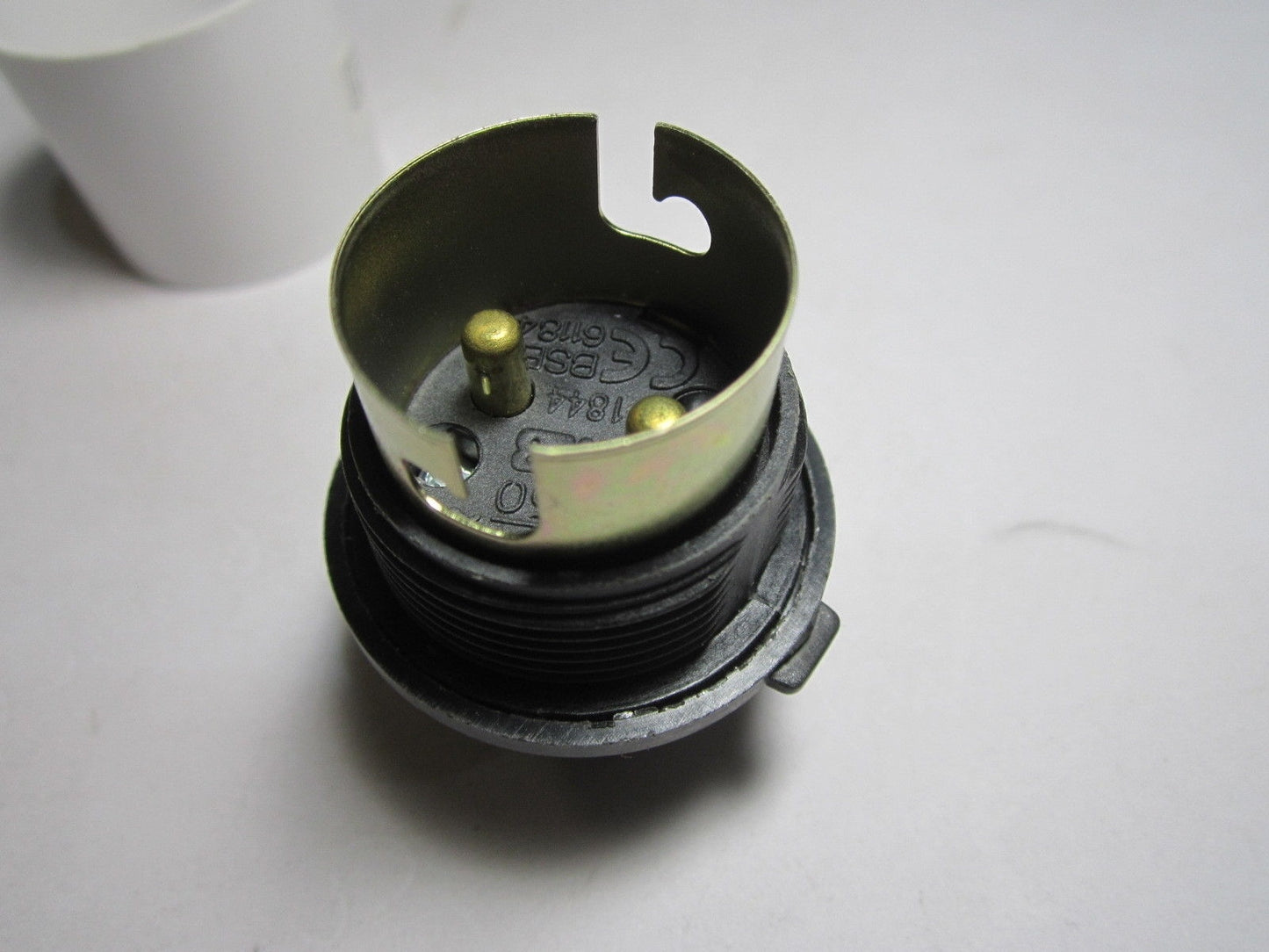 White MARBO Lampholder with Cordgrip C0050 T2 Rated Max 100W Light Fitting