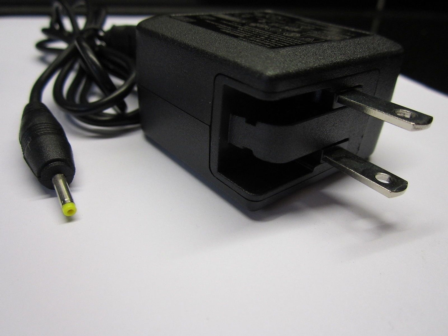 US 5V 2A Mains AC Adaptor Charger APAD which takes Nokia Sized Pin Charger