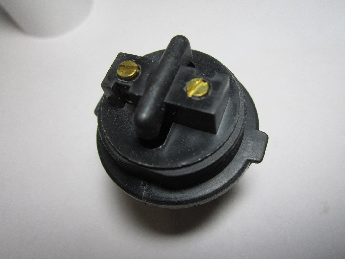 White MARBO Lampholder with Cordgrip C0050 T2 Rated Max 100W Light Fitting