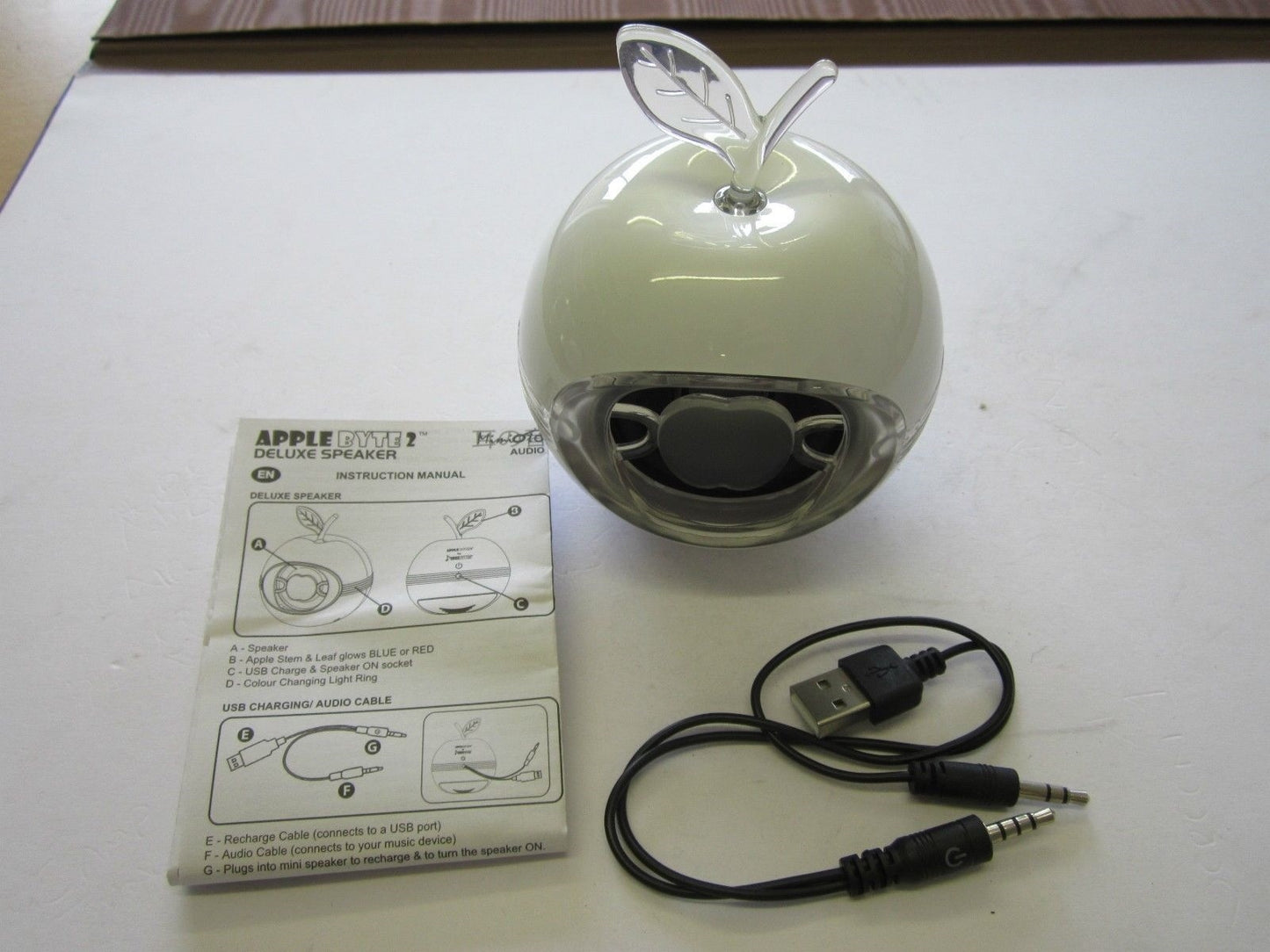 White AppleByte2 Plug & Play Mini Sized Loudspeaker Mega Speaker for MP3 Player