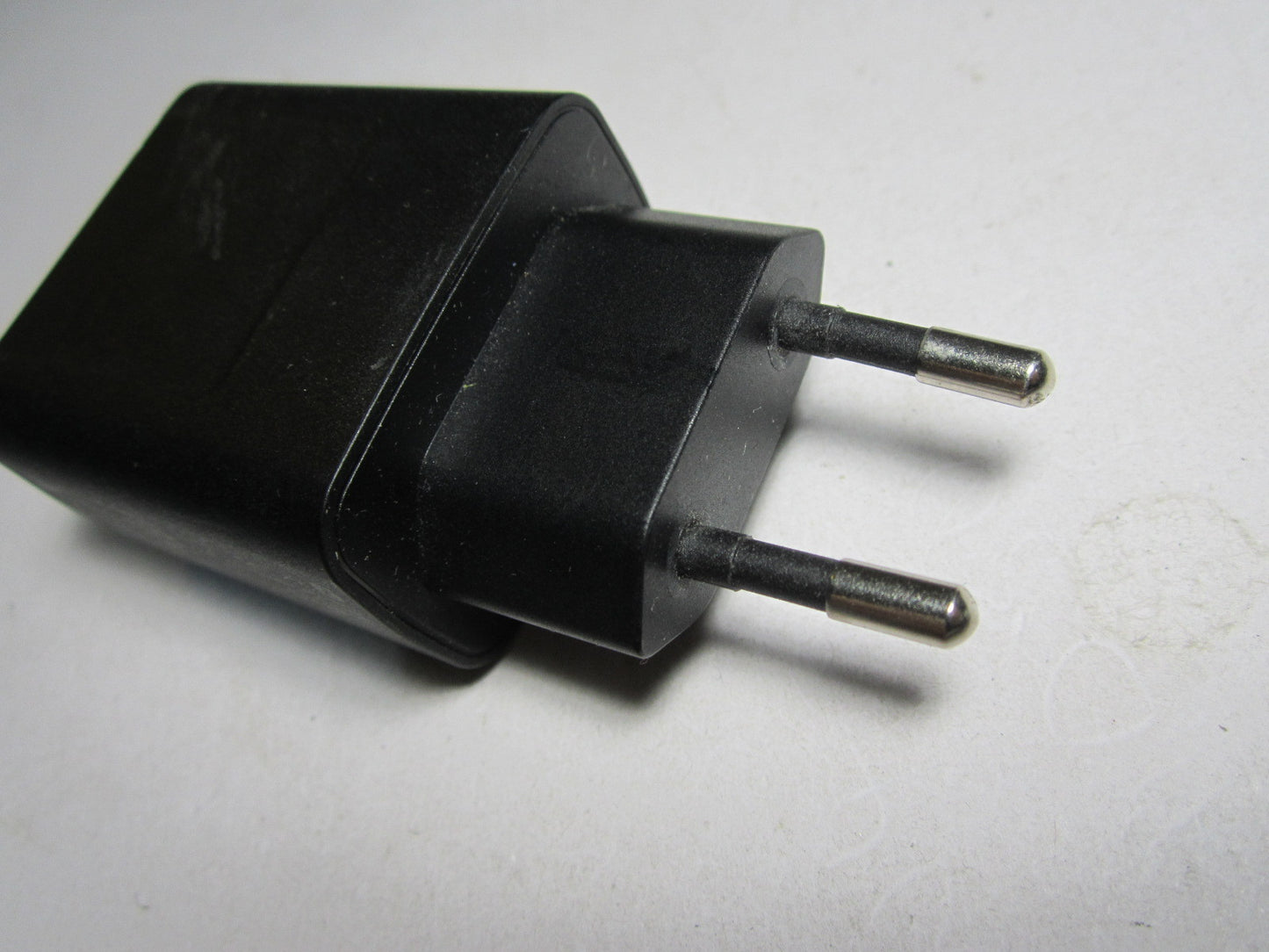 Genuine EU Chicony Power Technology AC Adapter model W12-010N3B USB Mains Plug