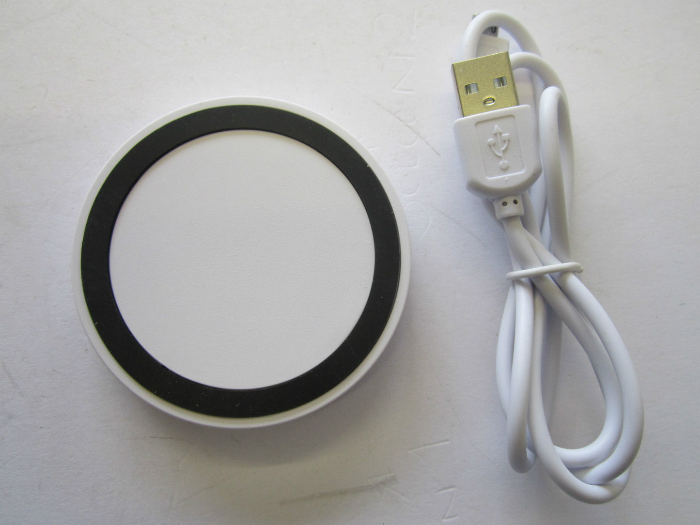 White 2.4Ghz Wireless Charging Transmitter Desktop Dock/Pad for ANY Phone