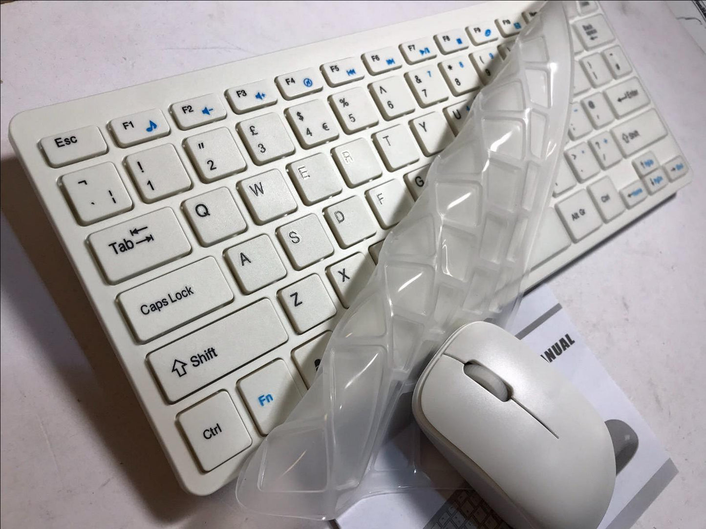 White Wireless Small Keyboard & Mouse for Samsung UE40H6240 40 Inch 3D Smart TV