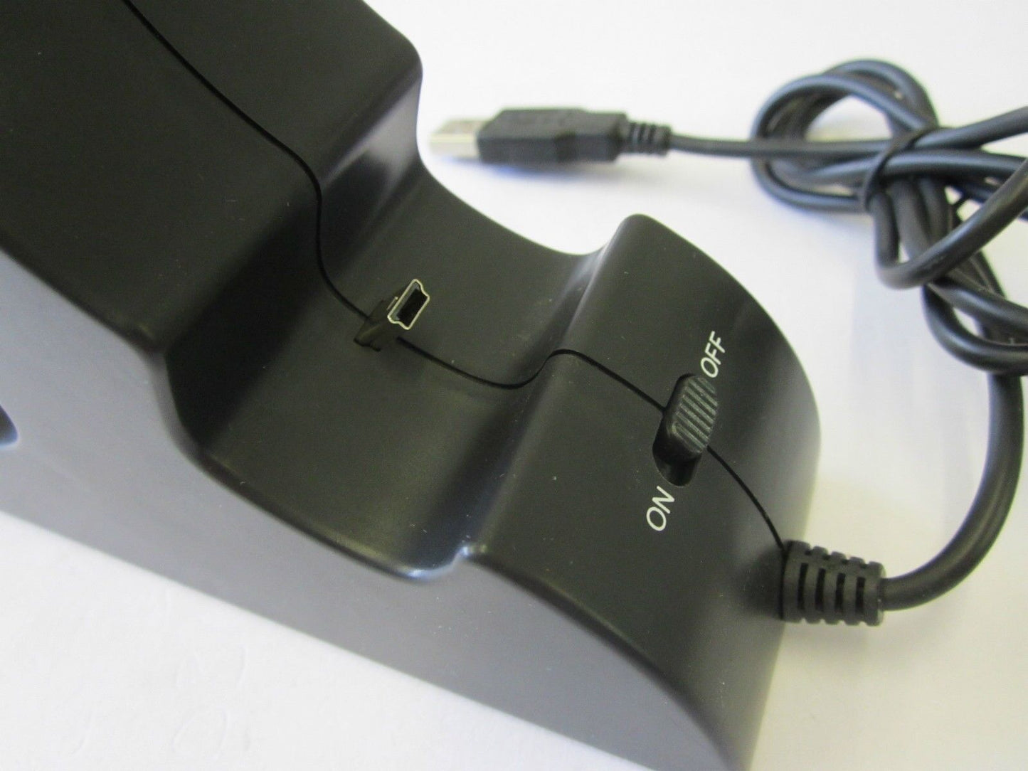 GameOn PS3 Stylish Deluxe Dual Charging Station for Two Wireless Controllers