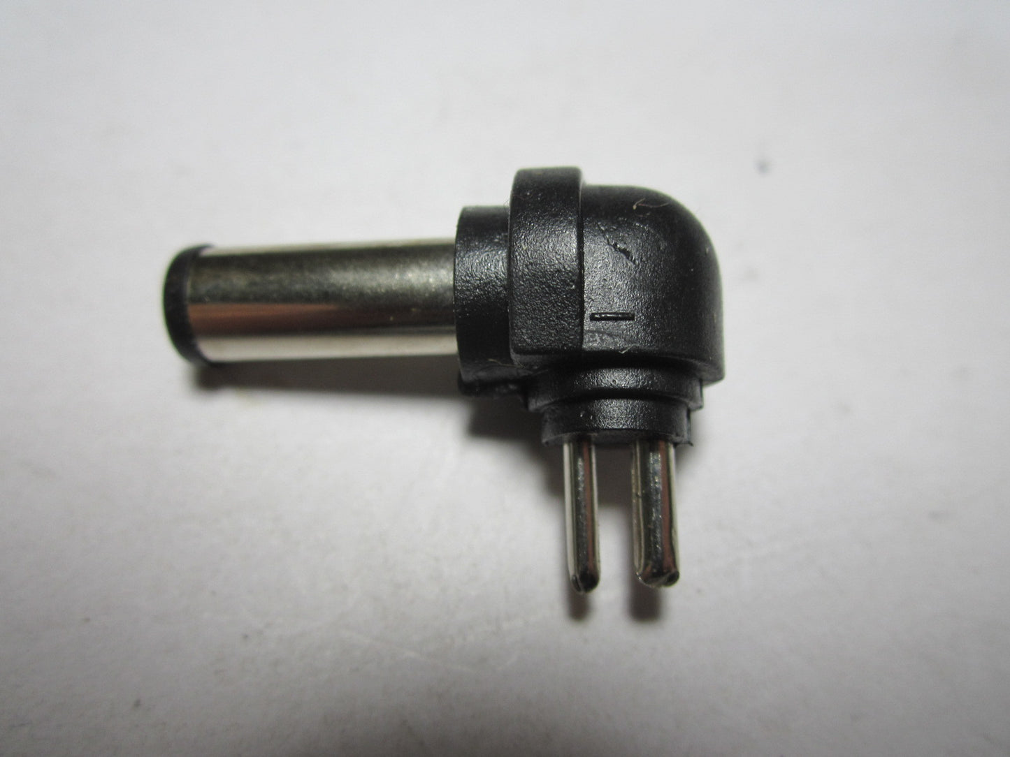 2 Pin Push on Universal Connector Tip +90 Degree Corner 6.0mm x 4.3mm Centre Pin