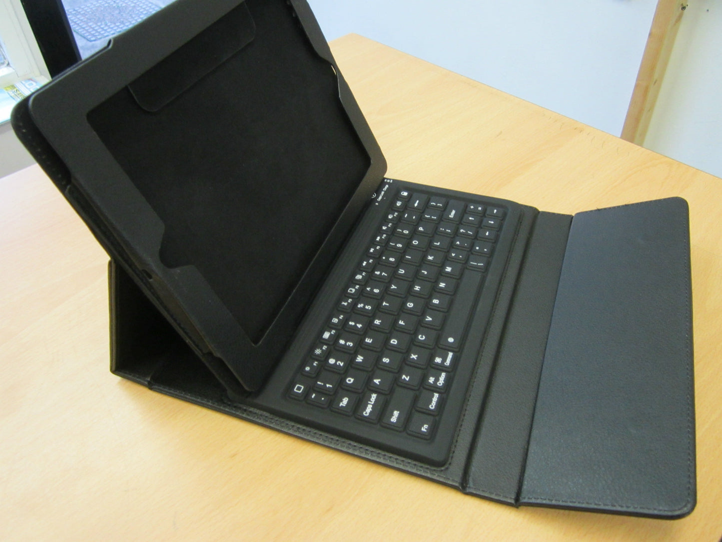 Black Bluetooth Wireless Keyboard Real Leather Carry Case/Stand Apple iPad Air