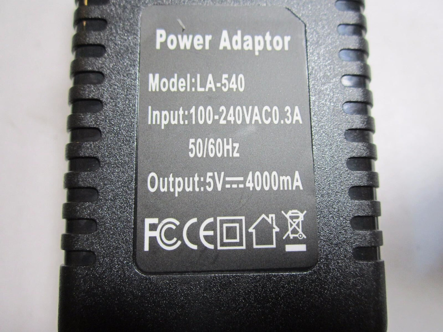 Genuine EU LA-540 Switching Adapter AC Adaptor 5V 4000mA 4A 5.5mmx2.1mm/2.5mm