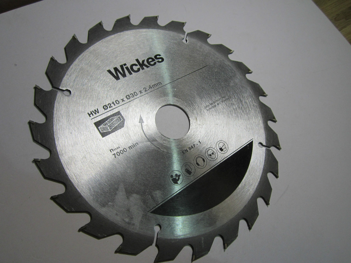 Wickes HW 210 x 30 x 2.4mm Circular Saw Wood Cutting Blade