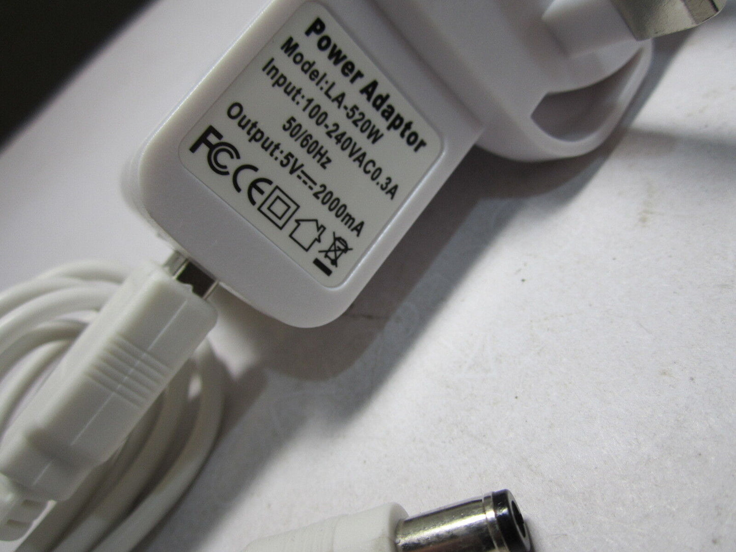 UK 5V 2A 2000mA White Mains AC-DC Switching Adaptor Power Supply 5.5mm x 2.1/2.5