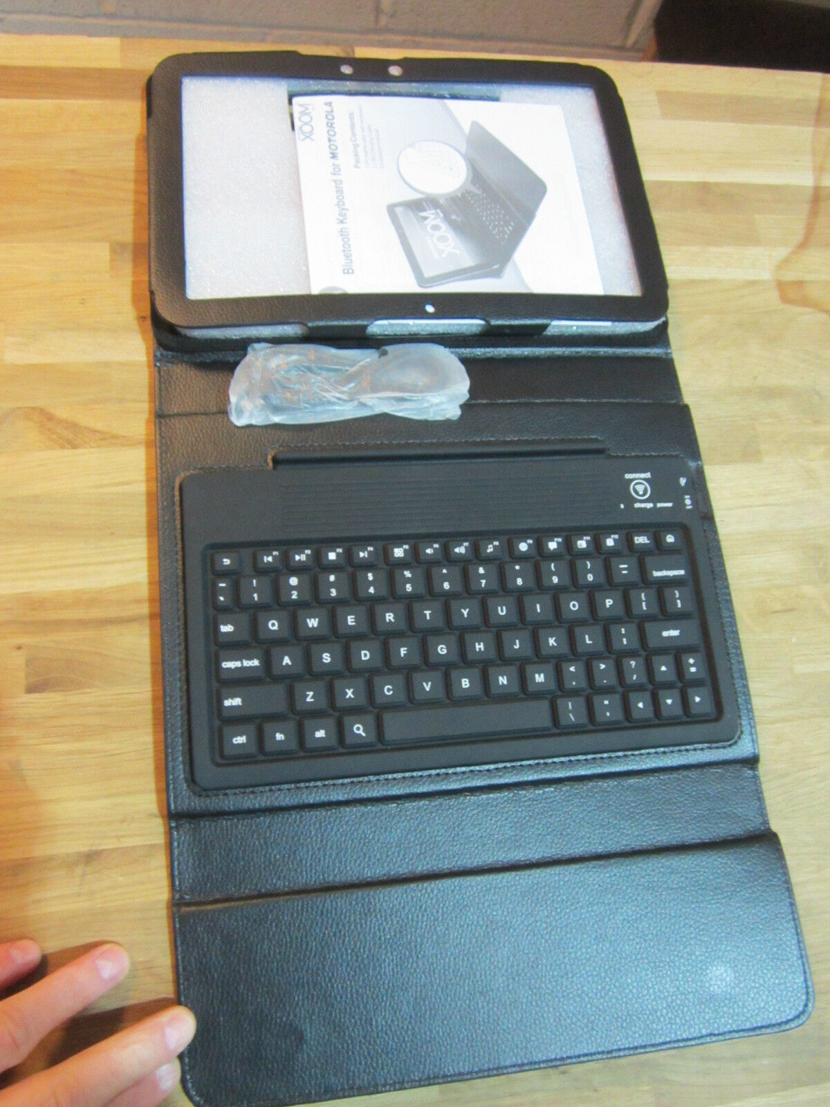 Black Leather Carry Stand with Bluetooth Keyboard for Motorola Xoom Zoom Tablet