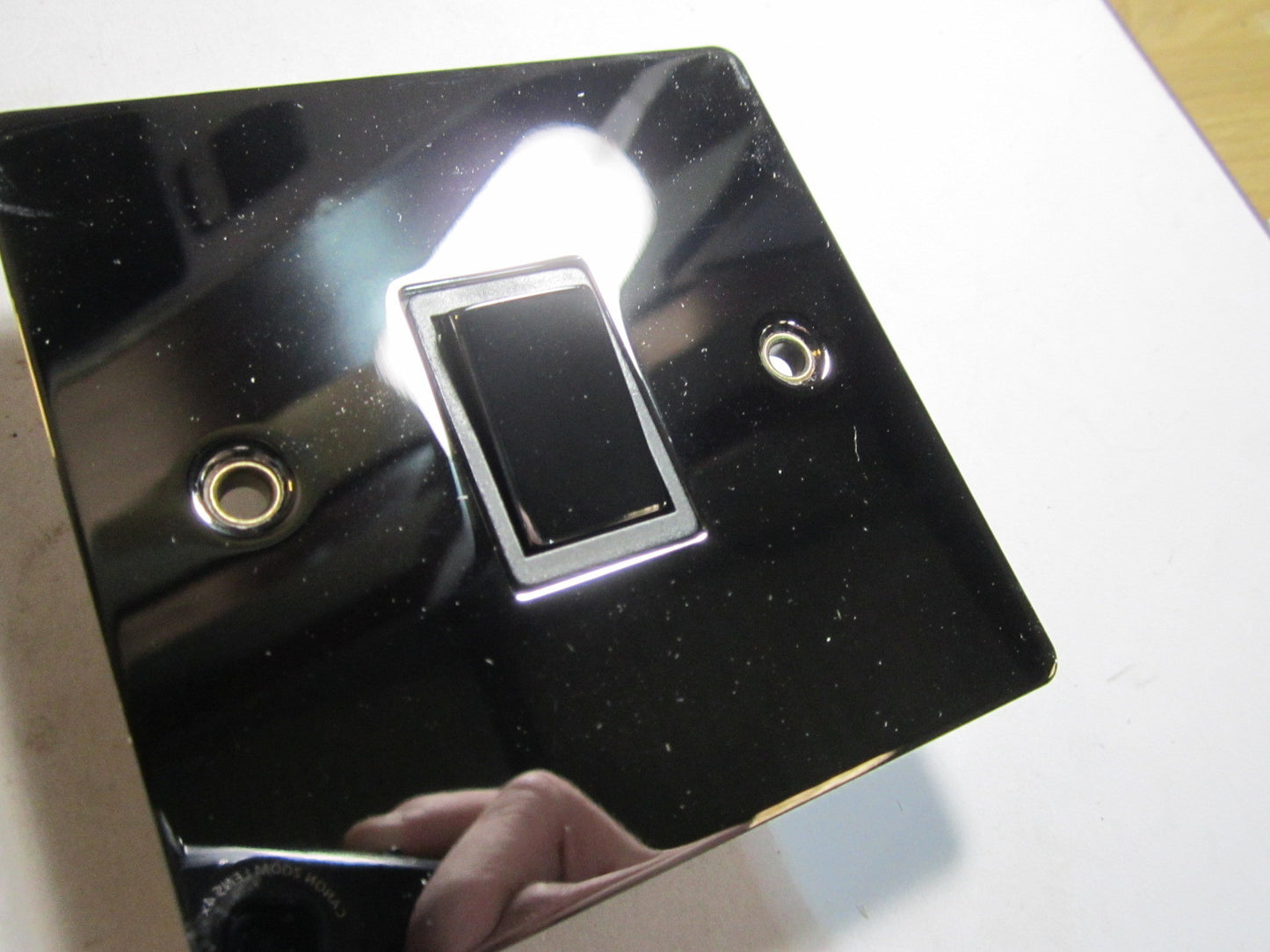 Volex 1 Gang Intermediate Lightswitch 10AX Black Interior Blk Nickel Flat Plate