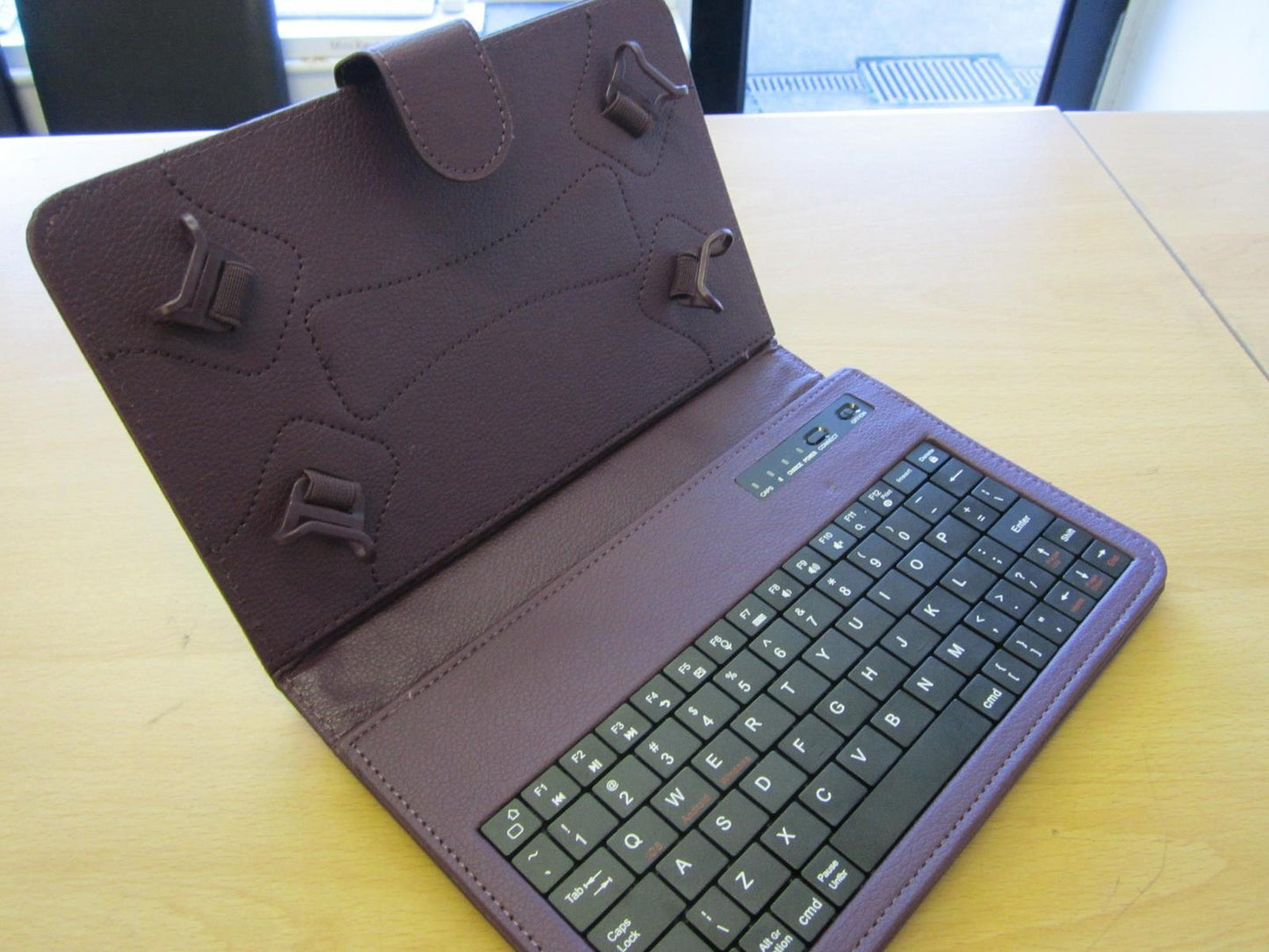 Bluetooth Keyboard Carry Case & Stand for 7" Dragon Touch Screen Android Tablet