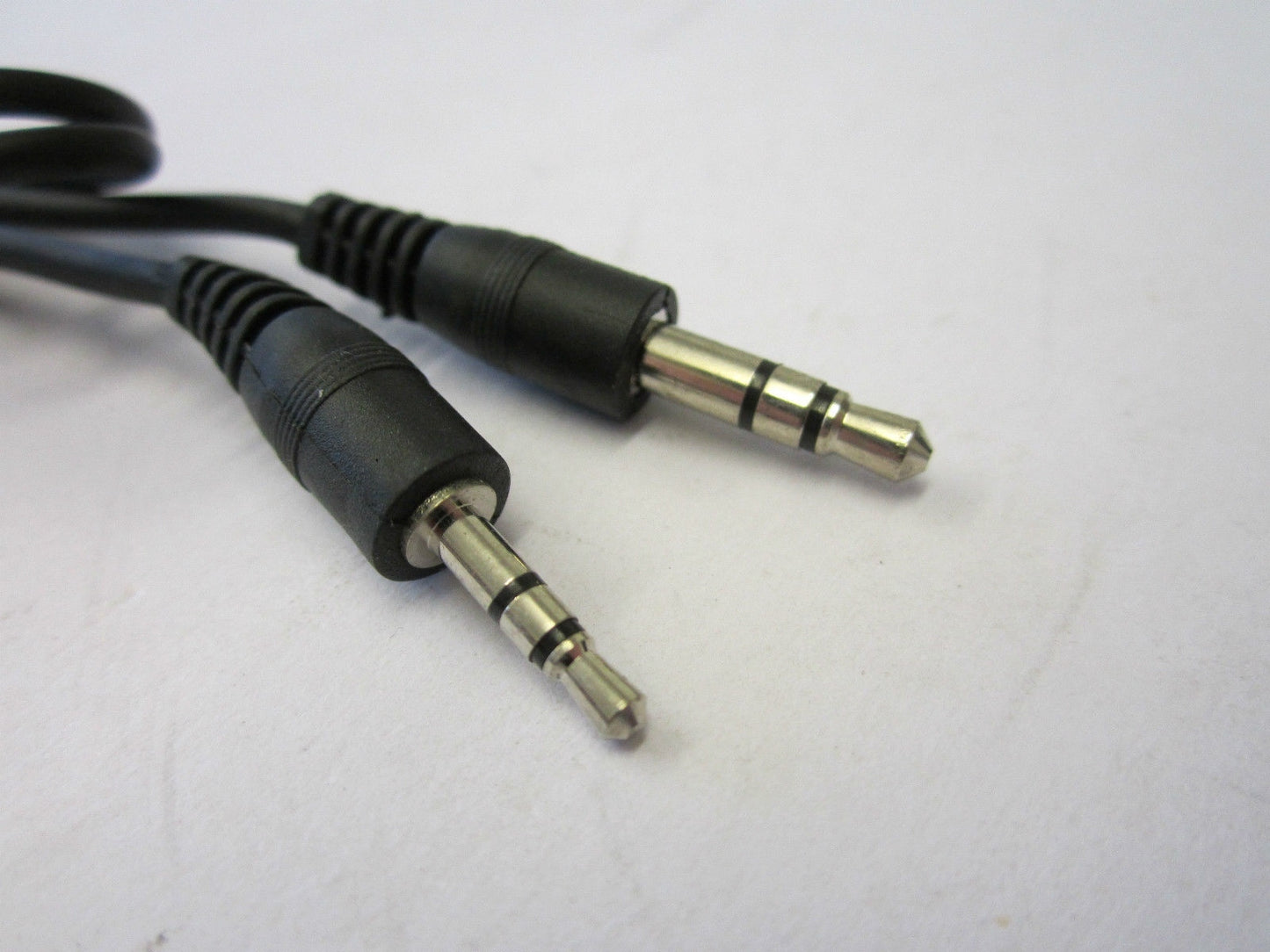 MP3 Player Standard 3.5mm Male Jack to Small 2.5mm Lead