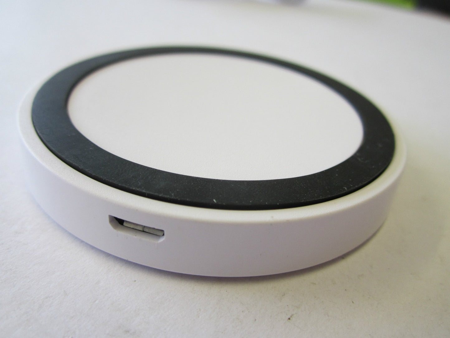 White 2.4Ghz Wireless Charging Transmitter Desktop Dock/Pad for ANY Phone