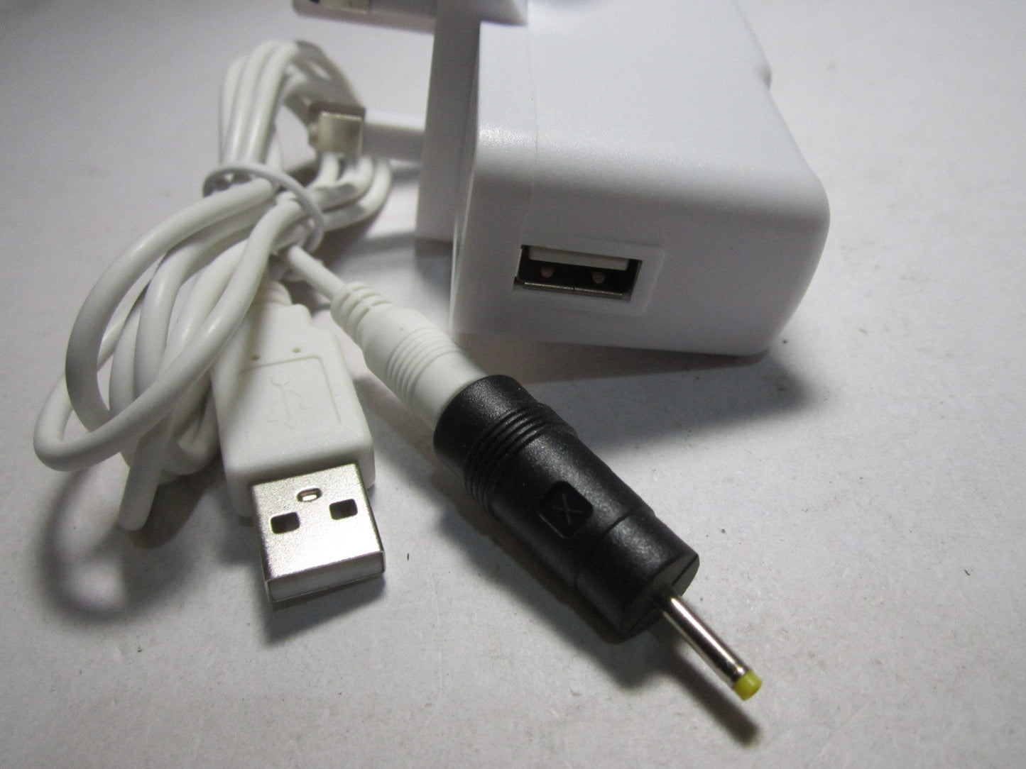 UK 5V 2A 2000mA White Mains AC-DC Switching Adaptor Power Supply 2.5mm x 0.8mm