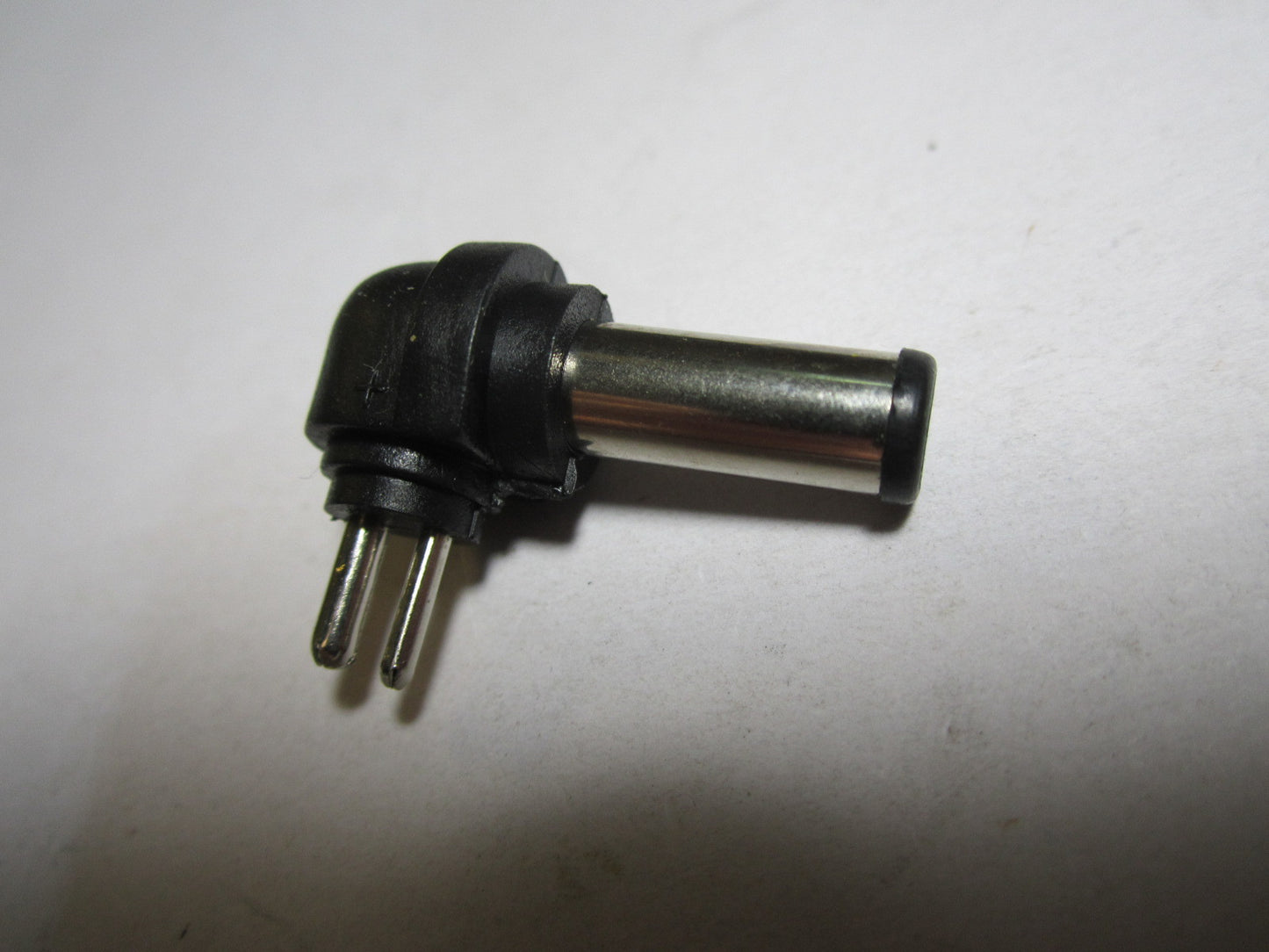 2 Pin Push on Universal Connector Tip +90 Degree Corner 6.0mm x 4.3mm Centre Pin