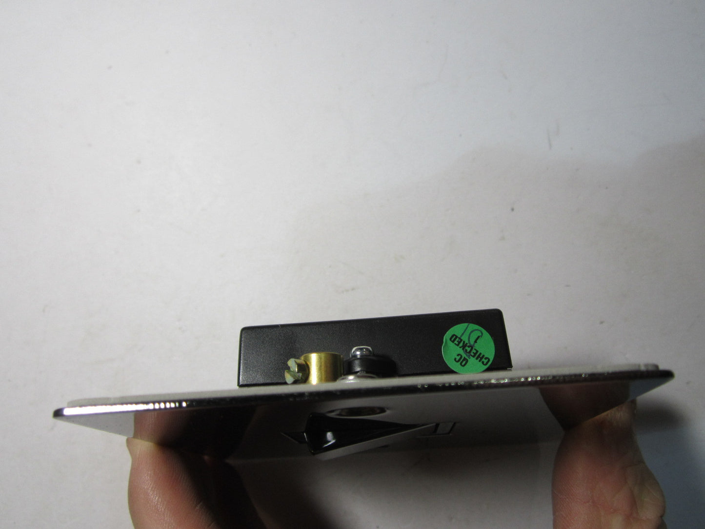 Volex 1 Gang Intermediate Lightswitch 10AX Black Interior Blk Nickel Flat Plate