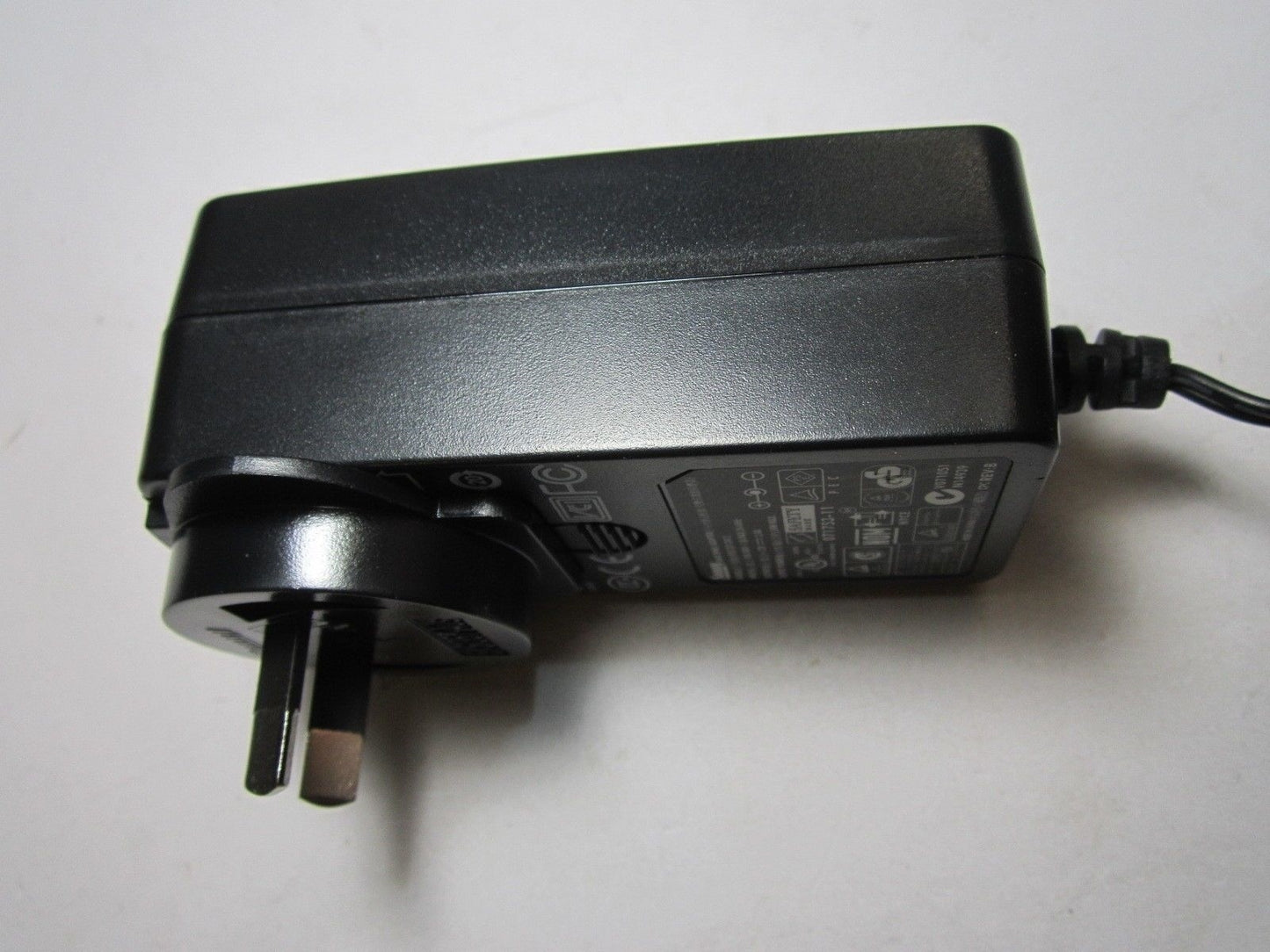 AUS Australian Sunny 12V 2.0A 24W AC-DC Switching Adaptor Model SYS1357-2412