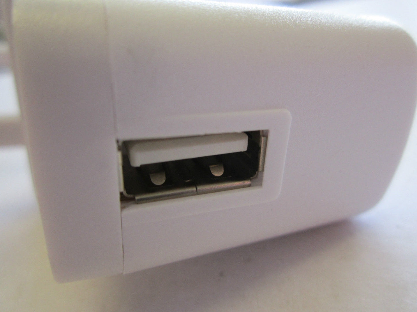 White Replacement for 5V 2.0A Switching Adapter model ADS-10BA-06 05010G UK Plug