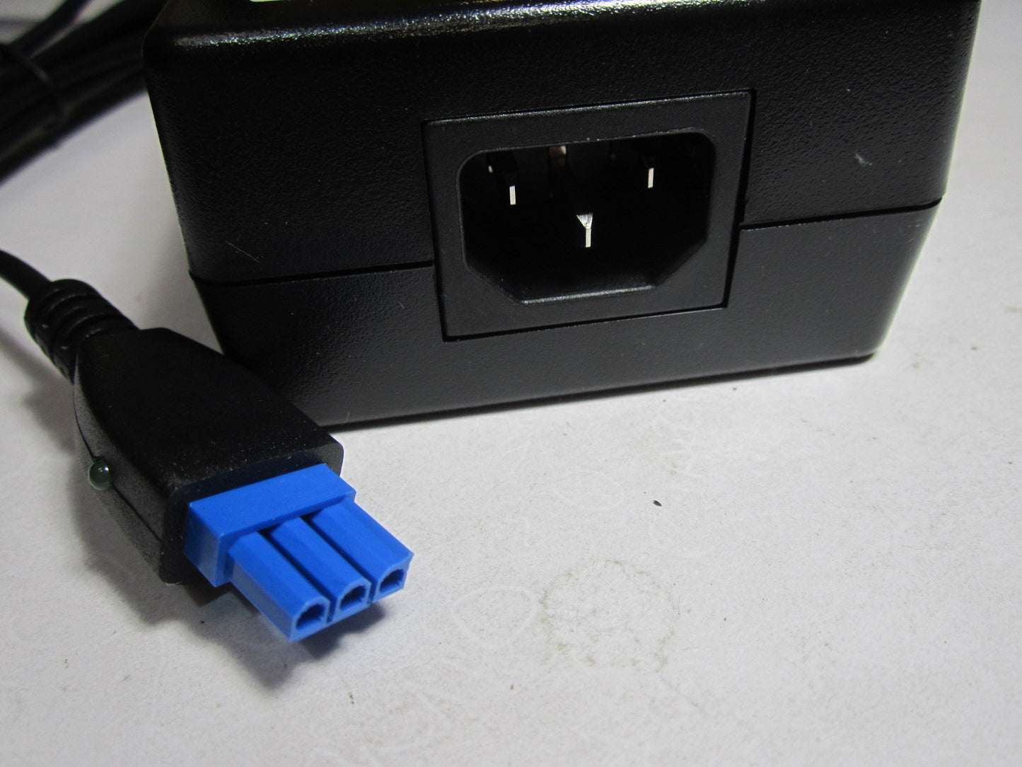 HP 0957-2093 AC-DC Power Supply Adapter 32V 2500mA PSU