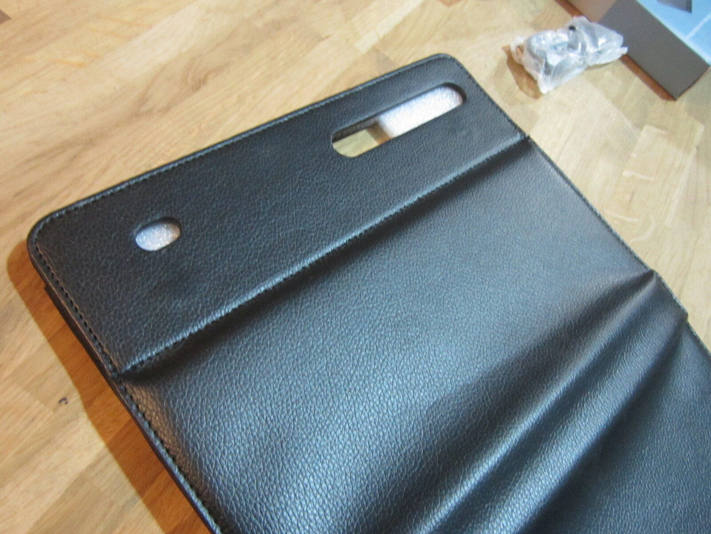 Black Leather Carry Stand with Bluetooth Keyboard for Motorola Xoom Zoom Tablet