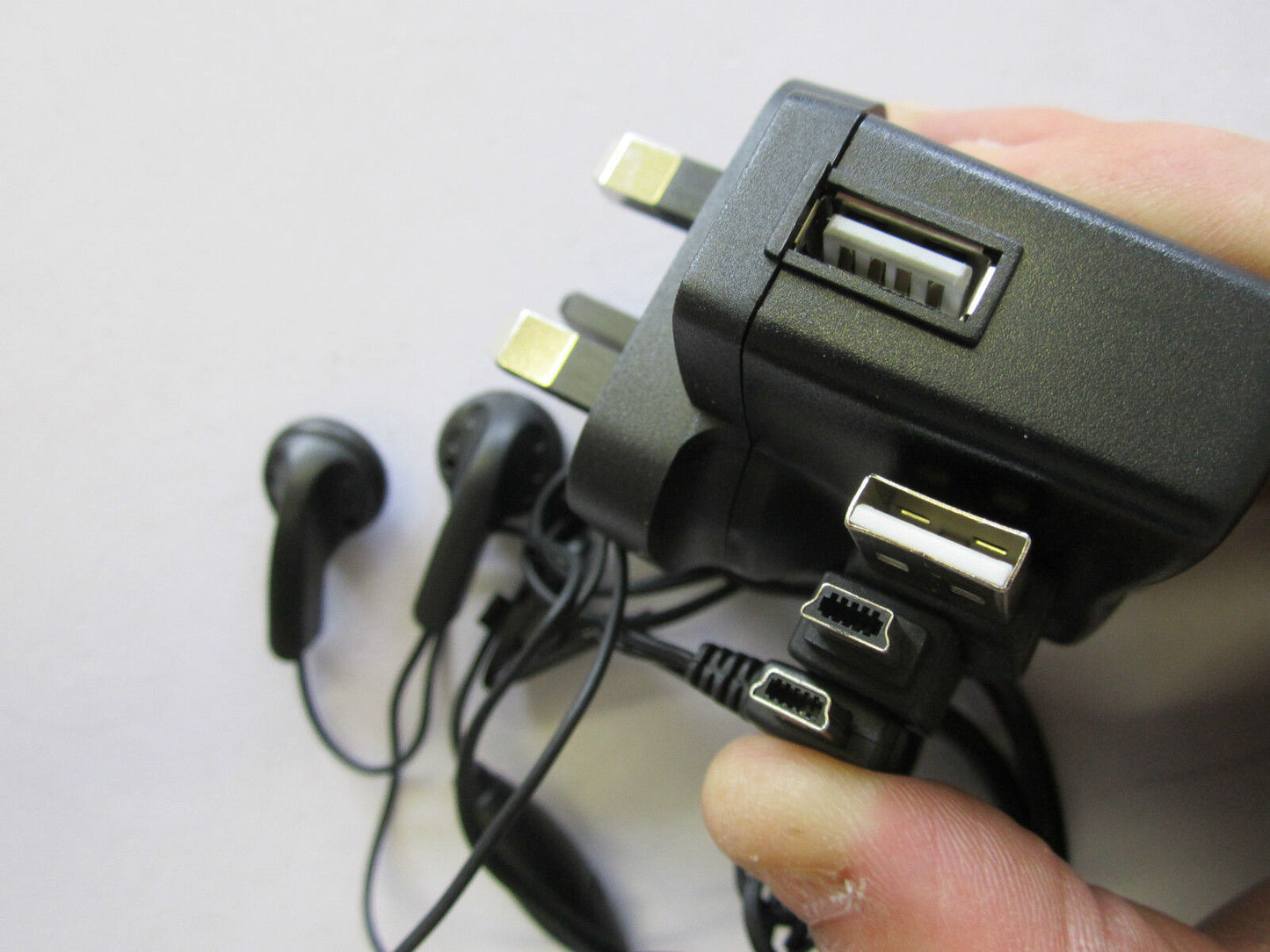 DUAL SIM BLACK UNLOCKED MOBILE PHONE E25 - CAMERA, VIDEO, MP3, BLUETOOTH,