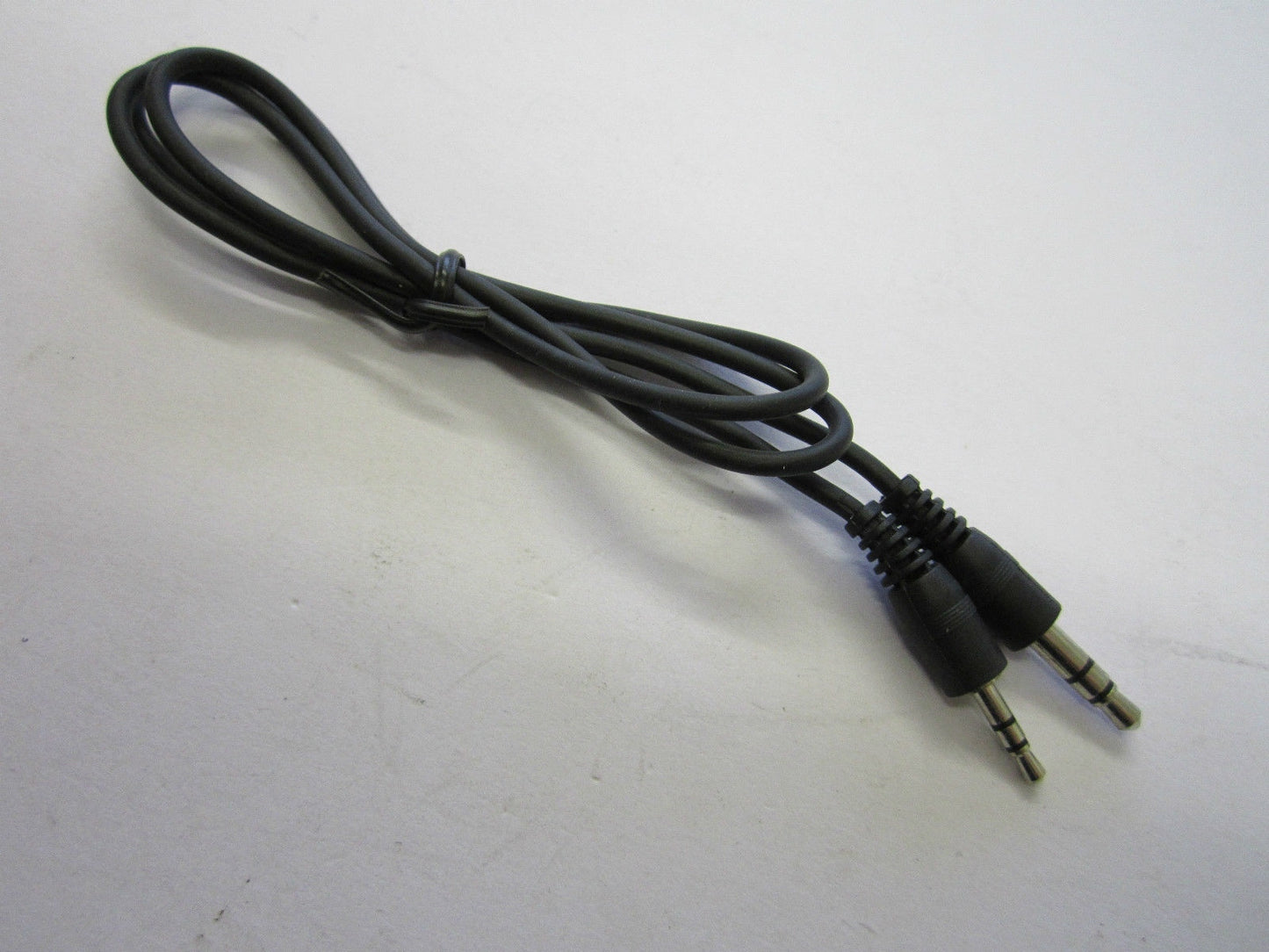 MP3 Player Standard 3.5mm Male Jack to Small 2.5mm Lead