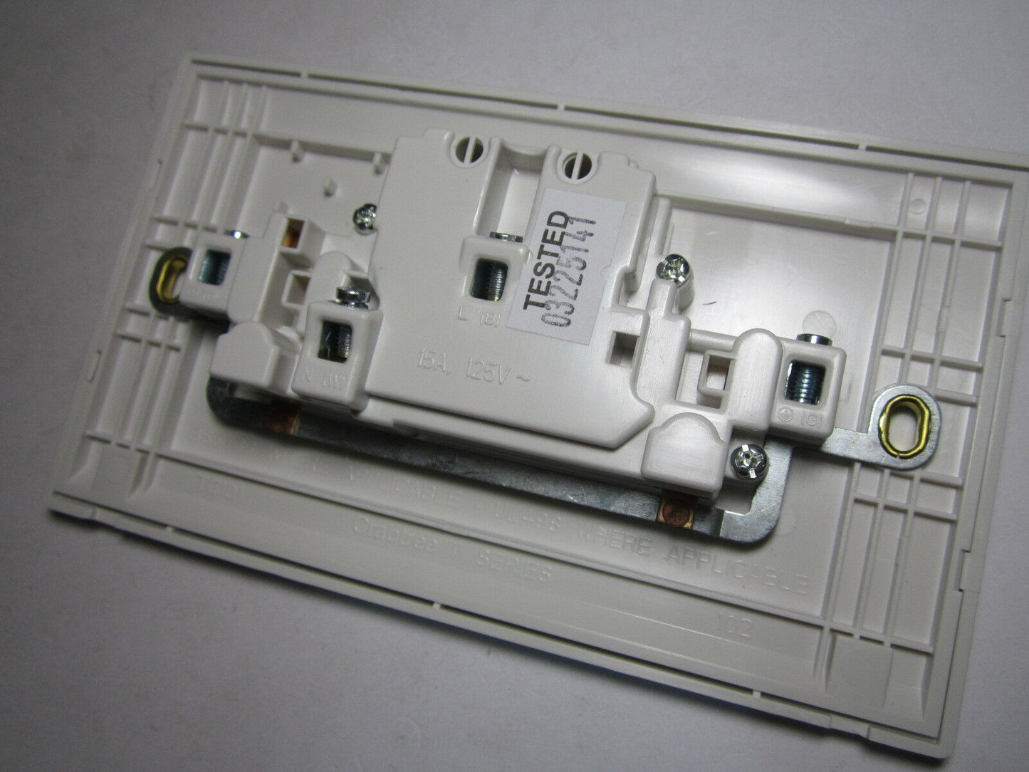 USA CRABTREE 7062 AMERICAN TYPE DOUBLE SOCKET 7062 WHI 2G 15A 127V NEMA SOCKET