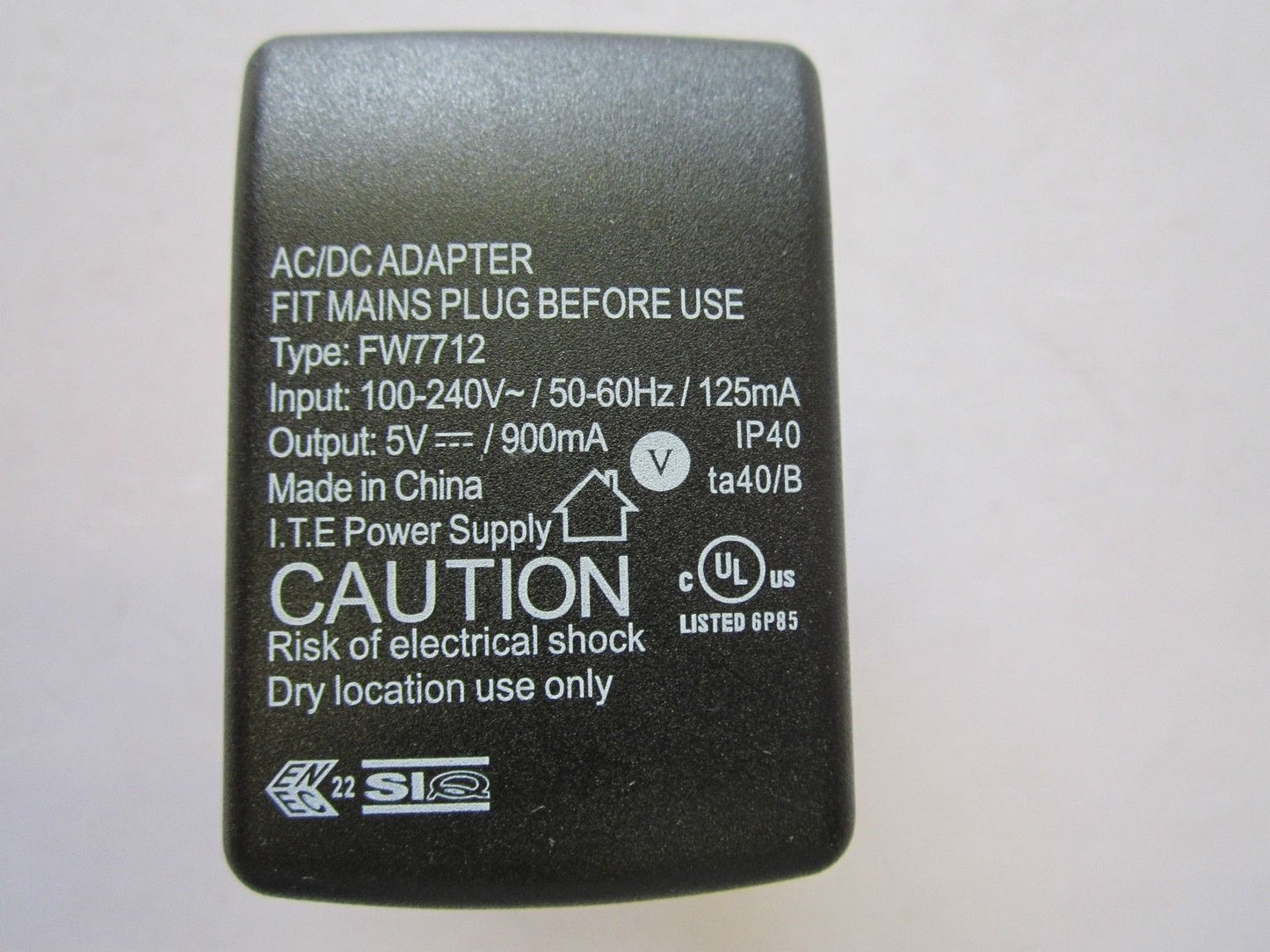 UK 5V 900mA AC-DC Adaptor Power Supply Charger USB Female Mains Plug Type FW7712