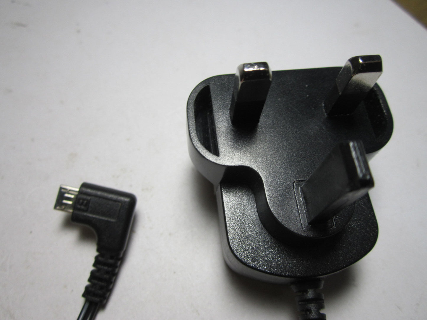 Genuine Switching Power Supply Model S003IB05000060 5V 600mA Black Charger Plug