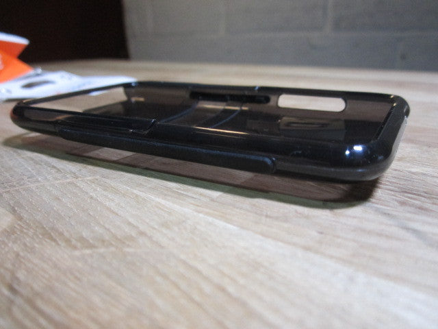 Speck SeeThru iPod Touch 2G 2 Part Case Cover to allow Dock onto Docking Station