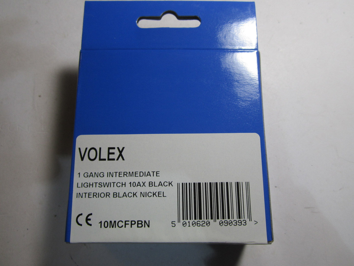 Volex 1 Gang Intermediate Lightswitch 10AX Black Interior Blk Nickel Flat Plate