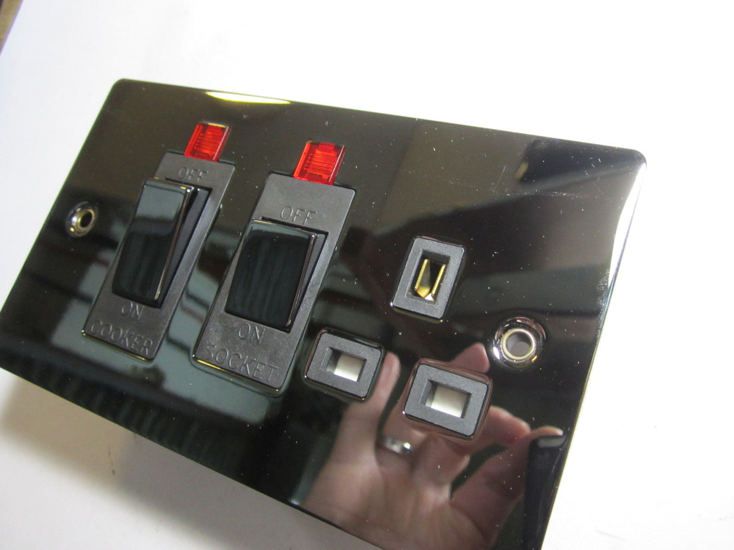 Volex Cooker Control 45A Switch 13A Socket with Neon Black Interior Nickel Flat