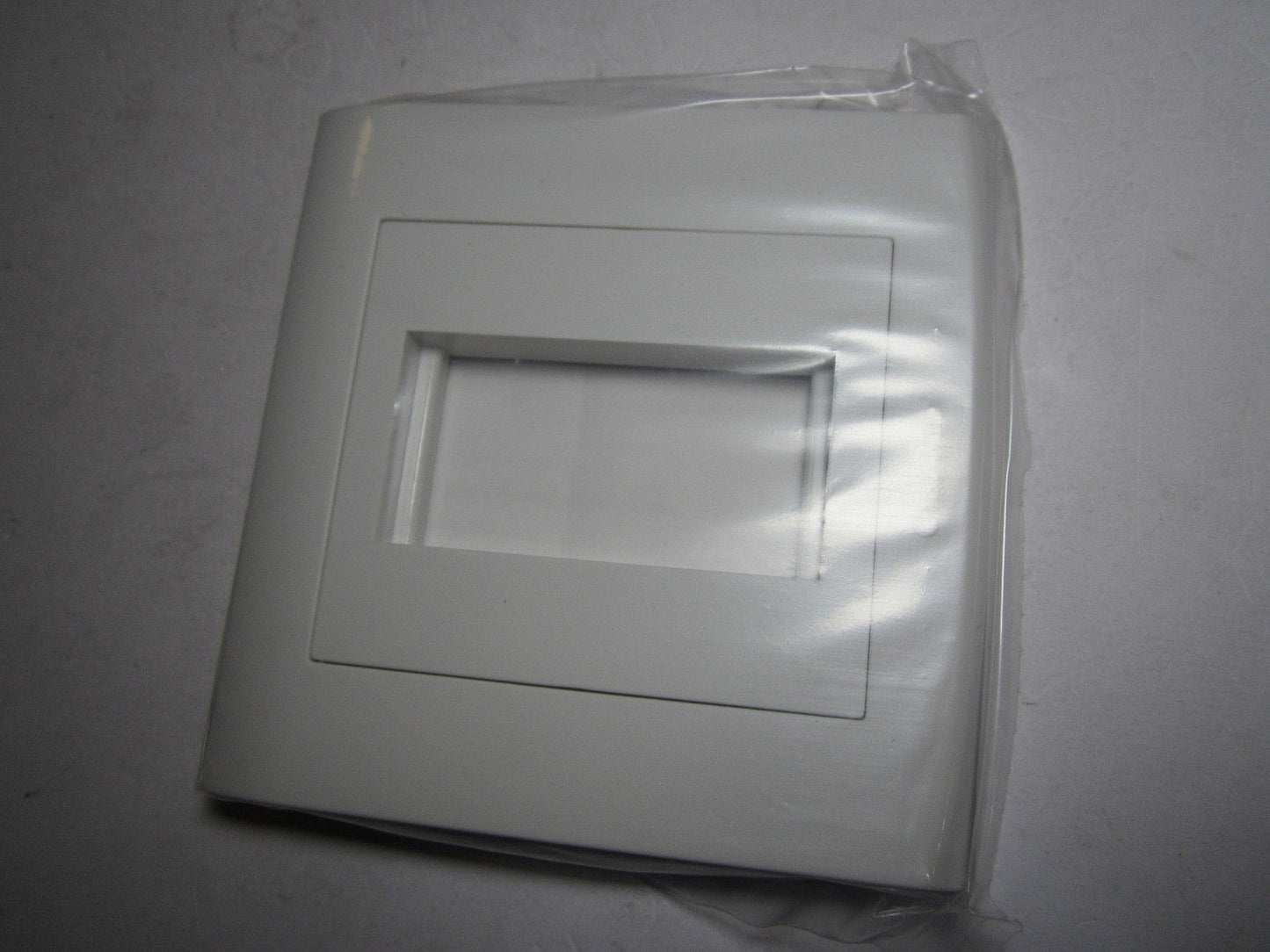 Crabtree ET091 1 Module Communication Plate White DL22544/C