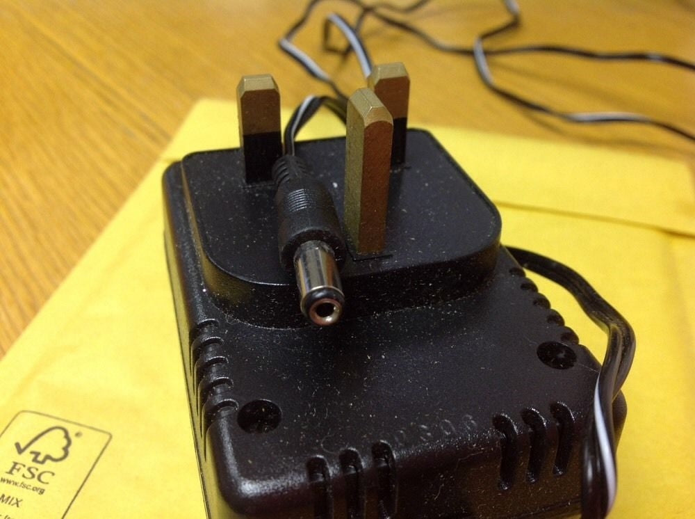 Genuine AC Adaptor AD-090100BS 9V 100mA Uk Plug