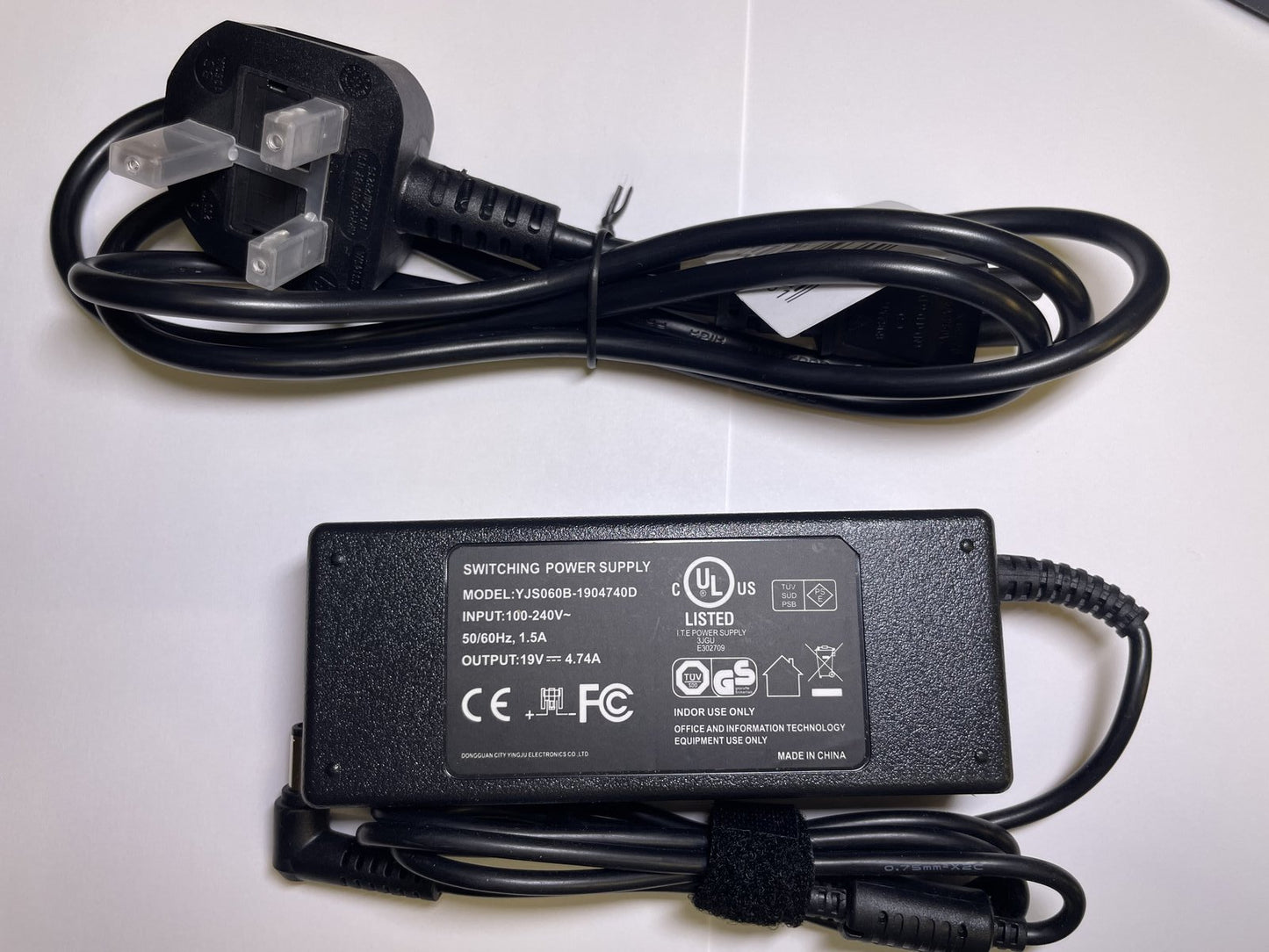 19V 4.22A AC-DC ADAPTOR POWER SUPPLY CHARGER with 3.5MM X 1.3MM CONNECTOR
